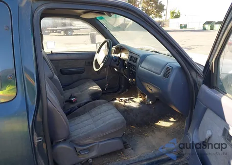 1998 Toyota Tacoma z USA, uszkodzony, nr VIN 4TAVL52N6WZ048248